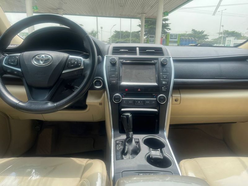 Thumbnail 5 of 2016 Toyota Camry XLE